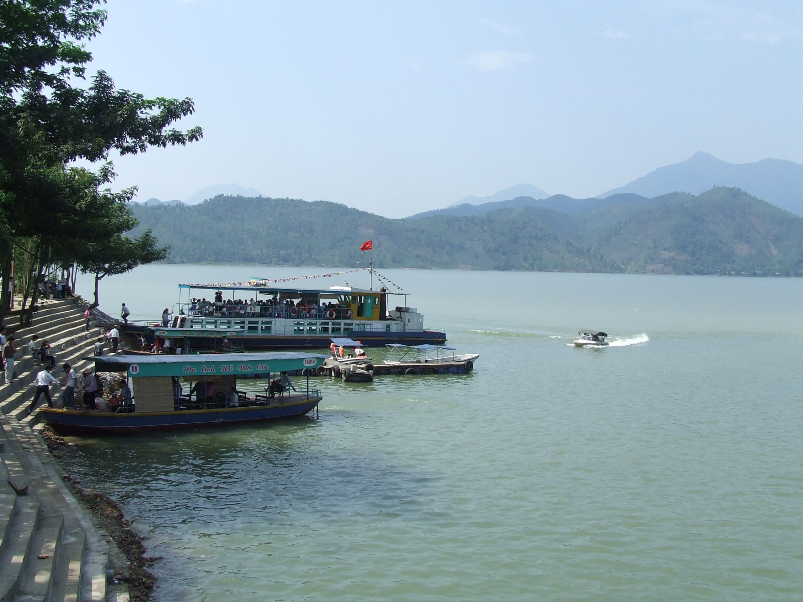 Cảnh Quan Hồ Núi Cốc